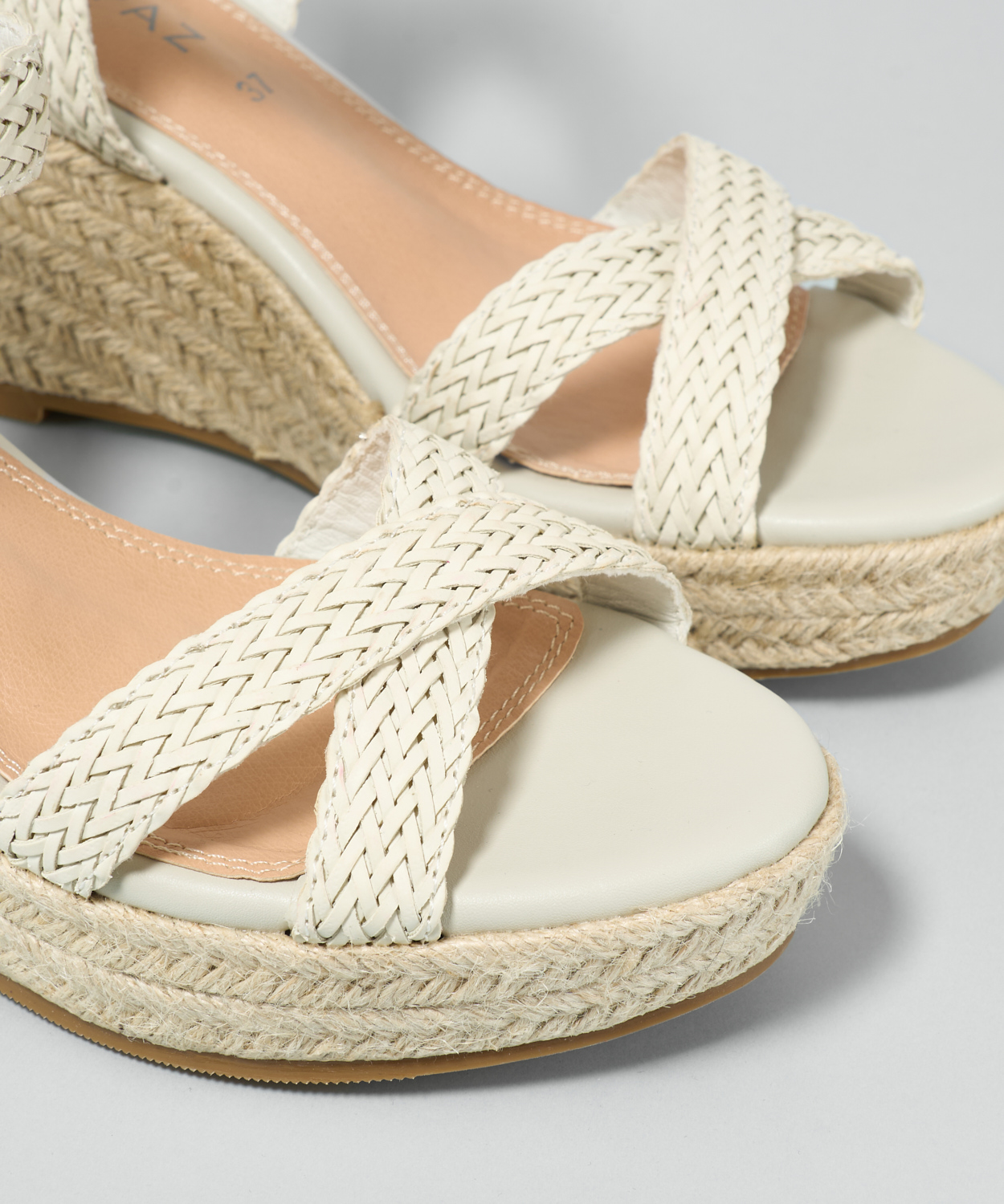 Sandália Espadrille com alças trançadas  image number null